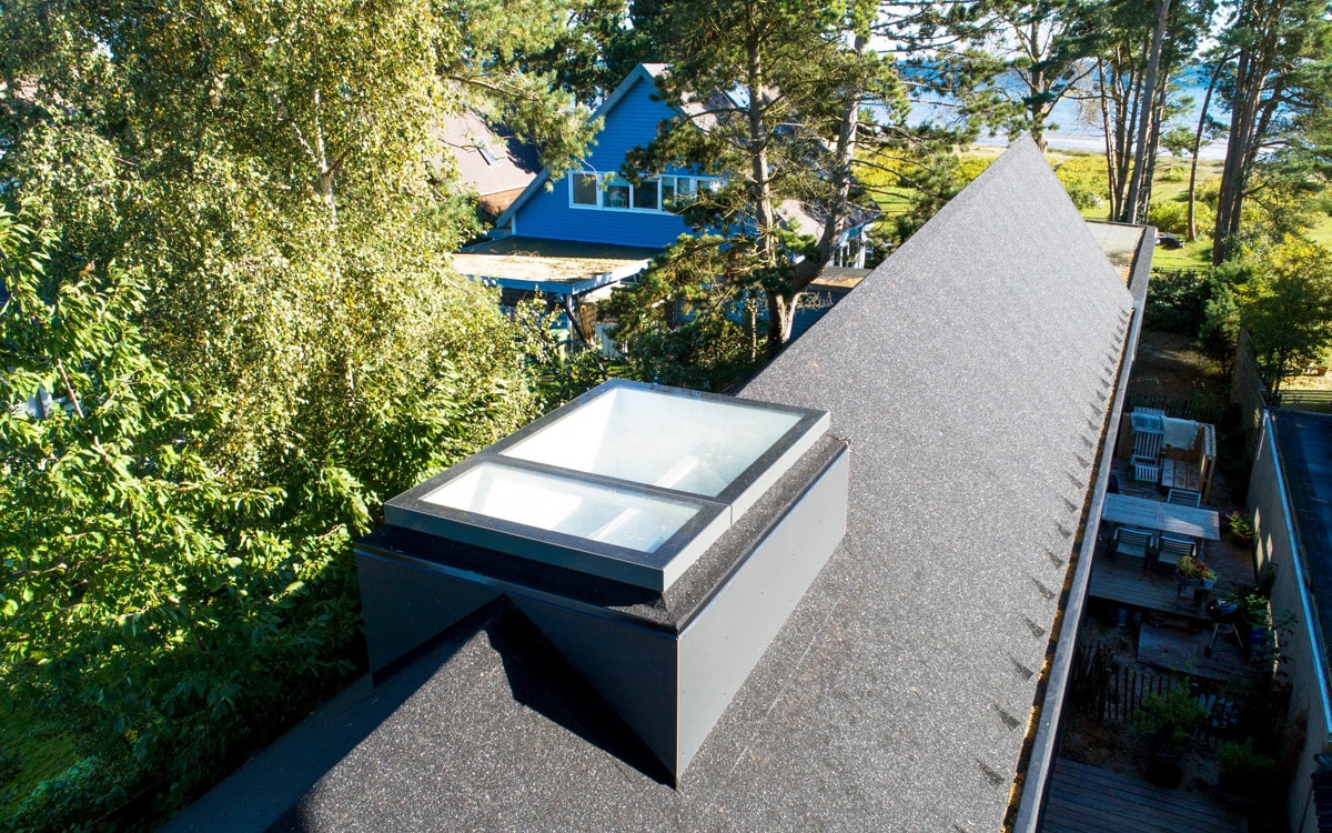 SkyVision LINEAR – Einbau auf dem Dachfirst mit Unterkonstruktion