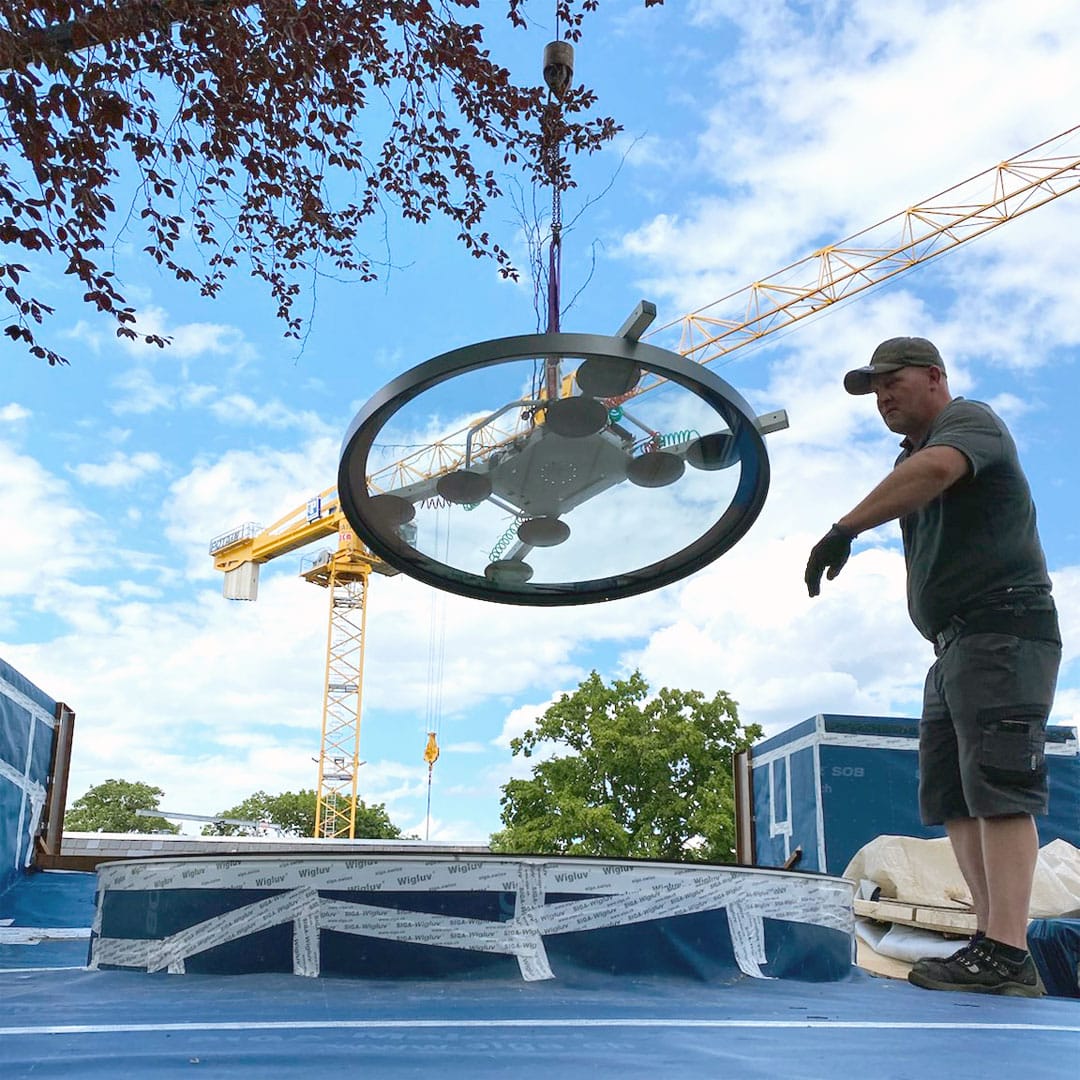Montage eines runden Oberlichts: CIRCLUAR dritter Schritt Montage eines runden Oberlichts: CIRCLUAR dritter Schritt