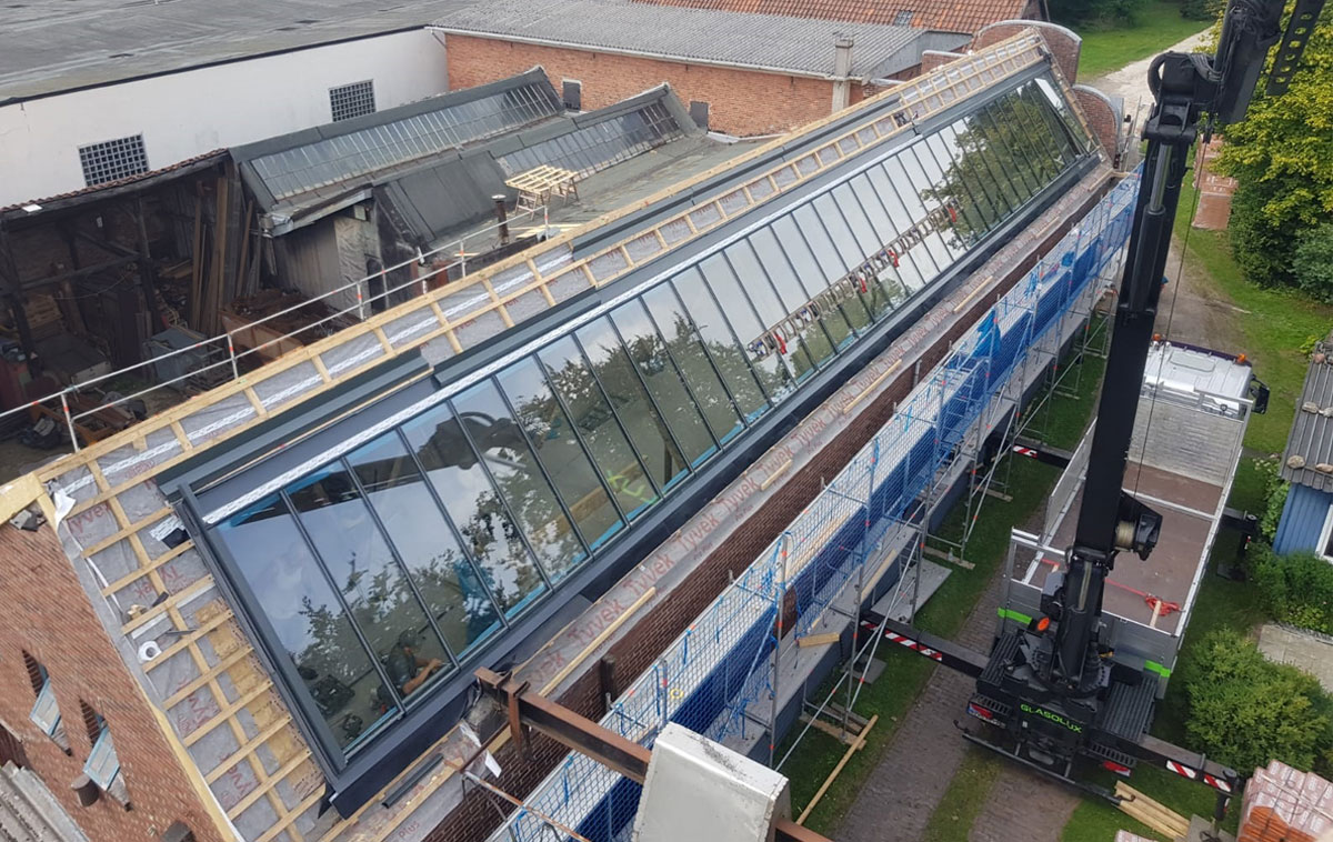 A74 Lichtband bestehend aus 35 Fenstermodulen