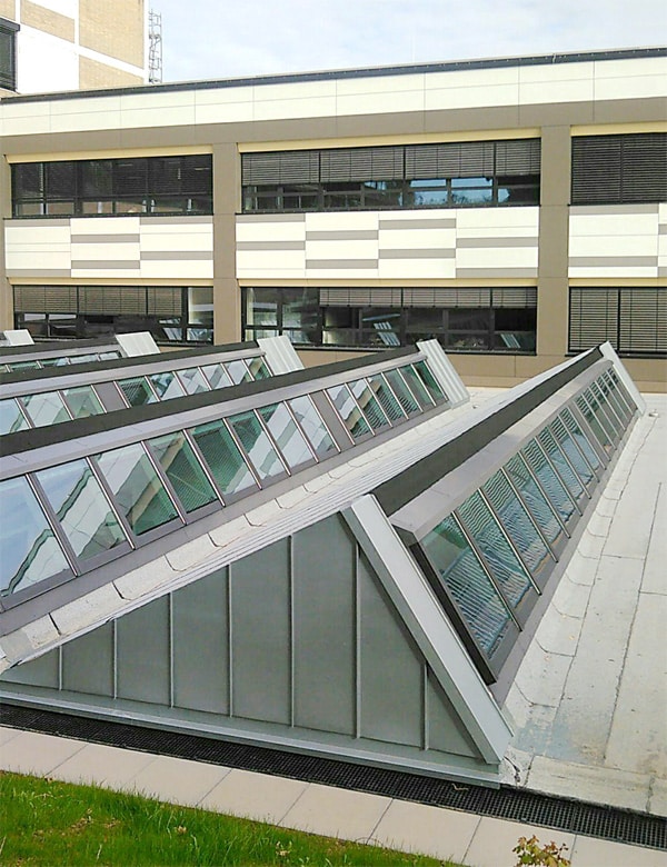 Sheddach mit fünf Pultdachverglasungen | Saw tooth rooflight with five monopitch rooflights