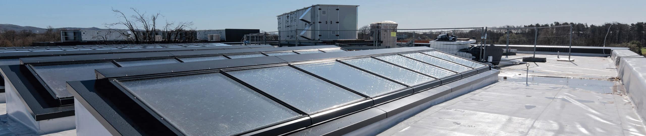 GLASOLUX Pultdach-Verglasungen: Ideal für Flachdächer bei Firmengebäuden und Hallen