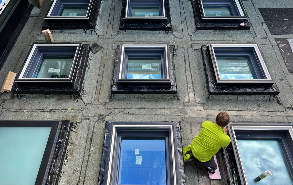 Montage von neun begehbaren Brandschutzfenstern | Installation of nine Walk-on fire protection windows Montage von neun begehbaren Brandschutzfenstern | Installation of nine Walk-on fire protection windows