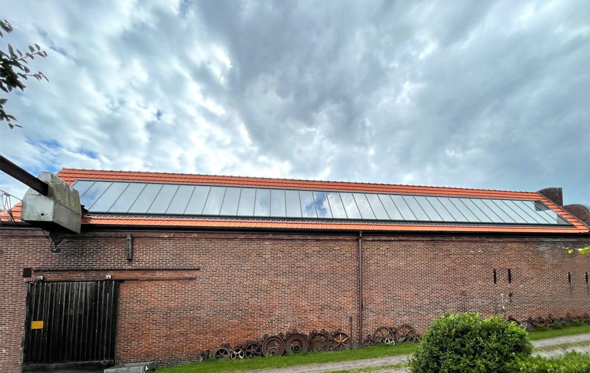 Dachfenster-Lichtband mit 37 Einzelmodulen