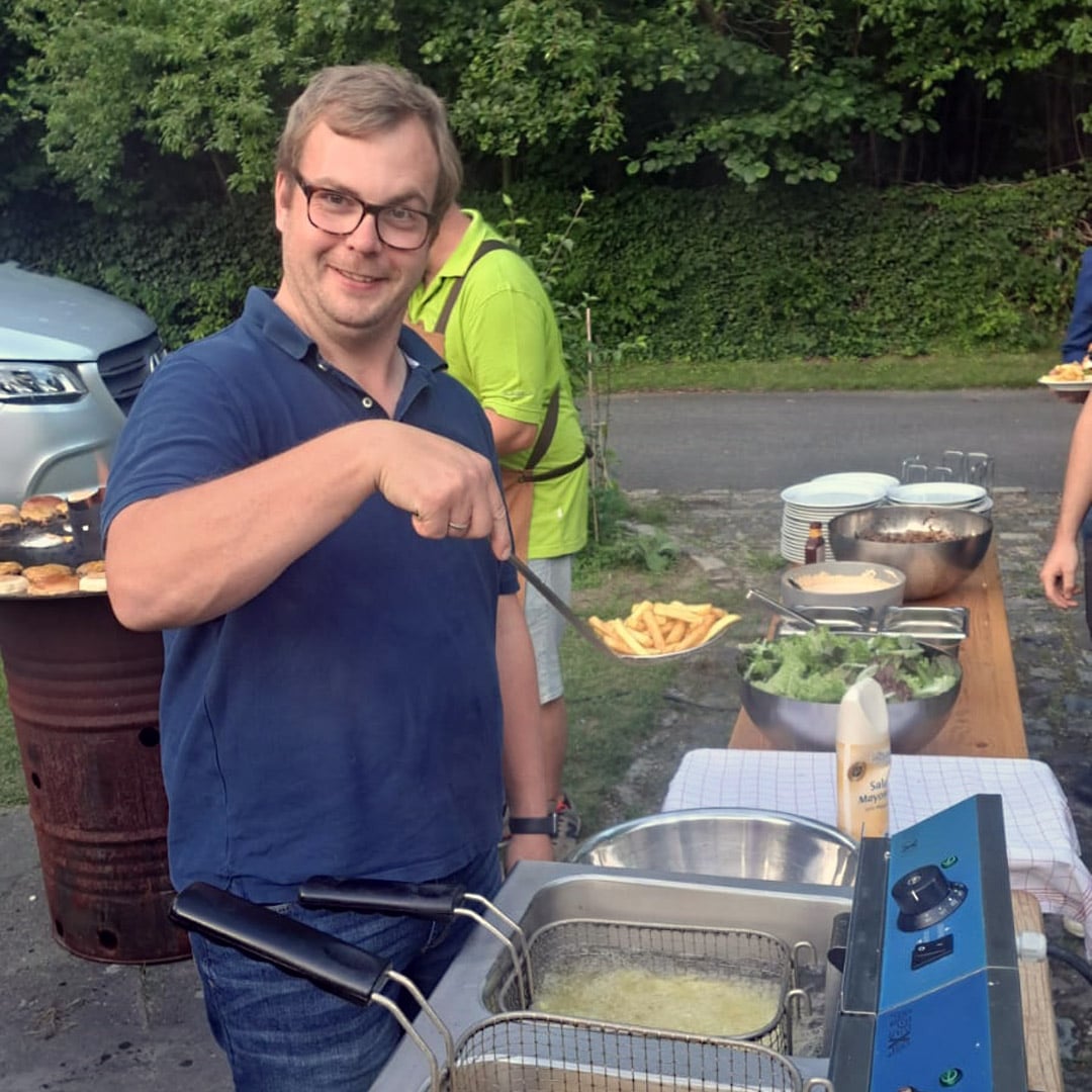 Zum Hamburger gehören Pommes. Auch beim GLASOLUX Sommerfest 2023 Zum Hamburger gehören Pommes. Auch beim GLASOLUX Sommerfest 2023