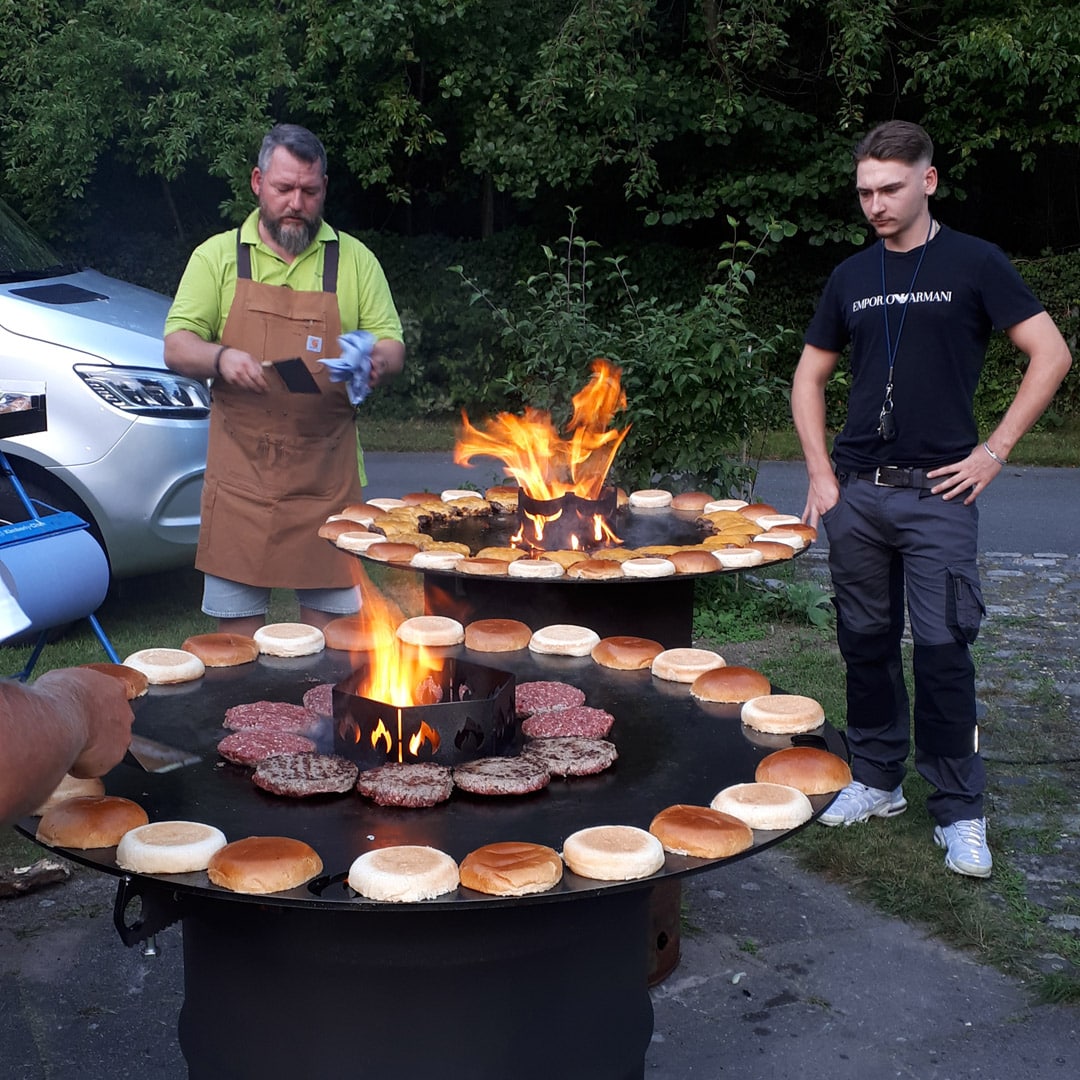 Hamburger made by GLASOLUX. Auf dem eigens dafür erstellten Tonnengrill. Hamburger made by GLASOLUX. Auf dem eigens dafür erstellten Tonnengrill.
