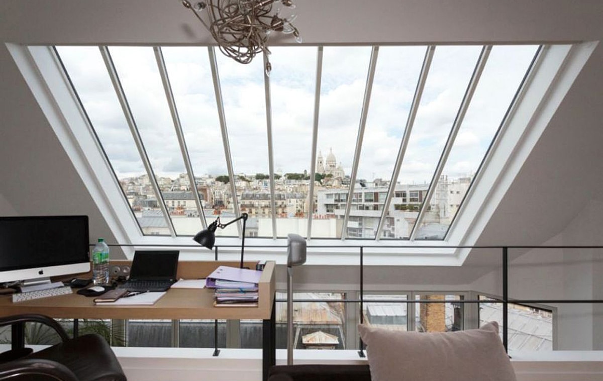 Großes Panoramafenster in Paris, mit Blick auf die Sacré-Cœur und das Montmartre Viertel